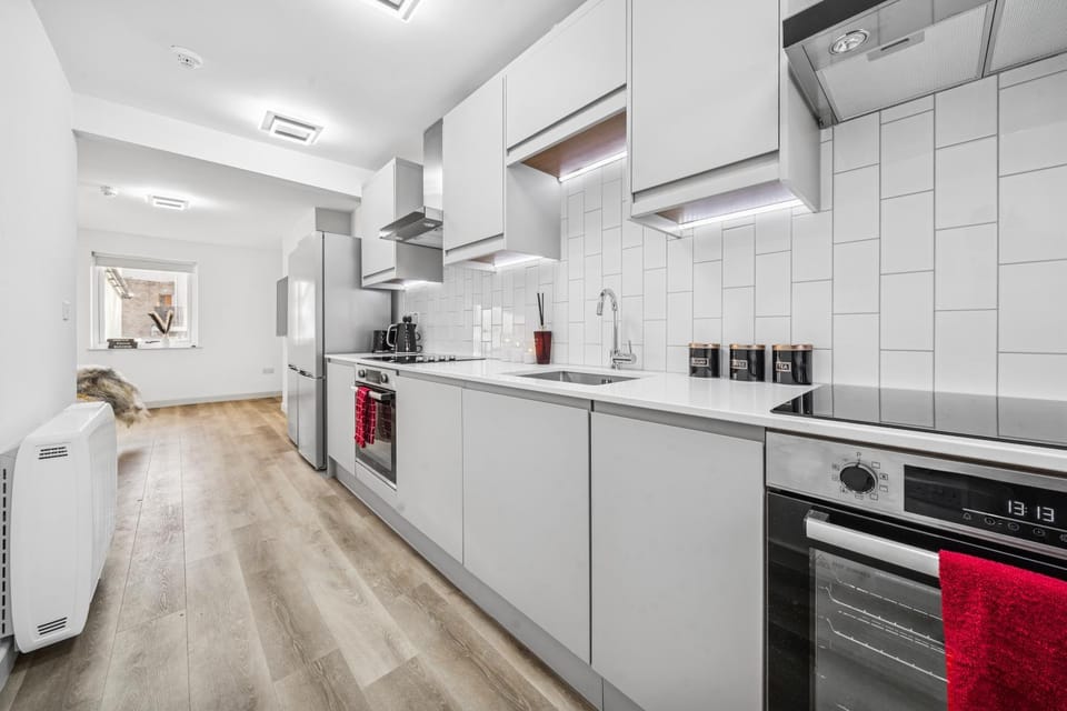 Modern & Cozy Private Double Room - Shared House by AltoLuxo Short Lets & Serviced Accommodation with Free WiFi & Parking Apartment in Bristol