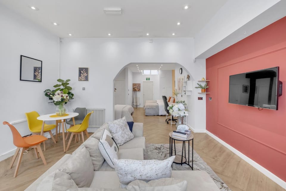 Bella - Central Portsmouth Stay with Pool Table, Close to Attractions Apartment in Portsmouth