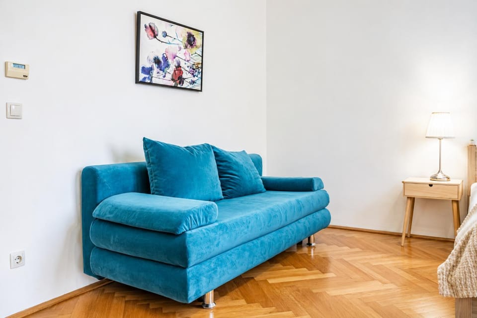 Property building, TV and multimedia, Living room, Seating area