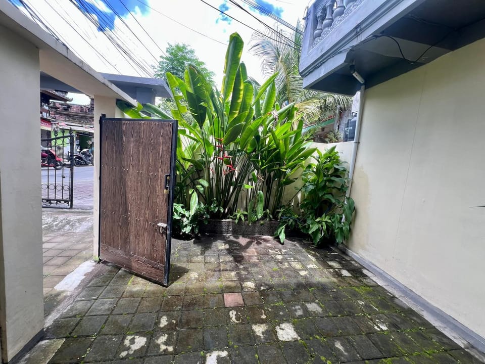 Alena Bed and Breakfast in Kuta Selatan
