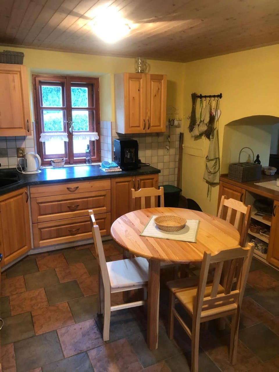 Kitchen or kitchenette, Dining area, pet friendly