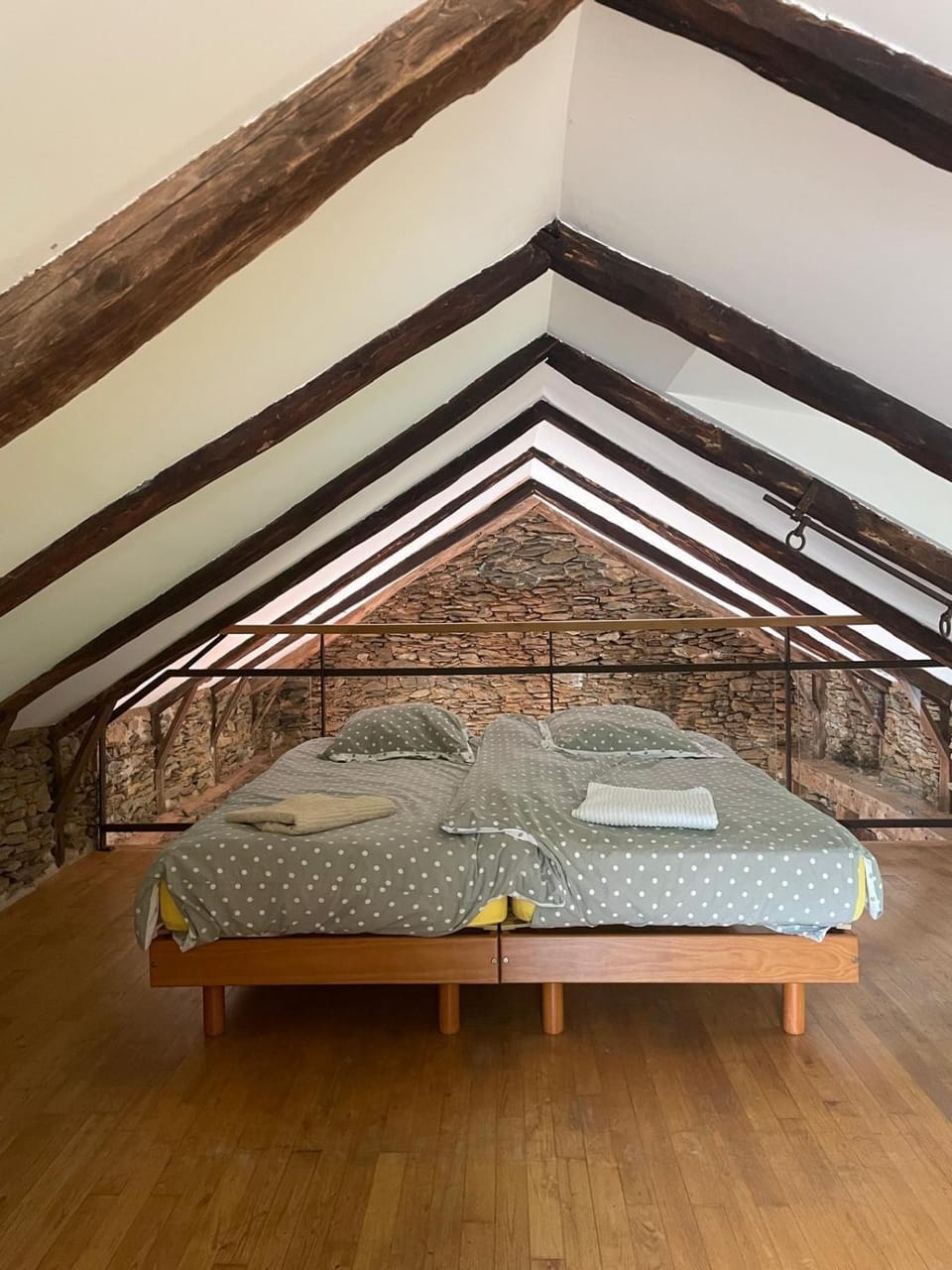 La Soue 4 persoons huisje in walnotenboomgaard House in Auvergne-Rhône-Alpes