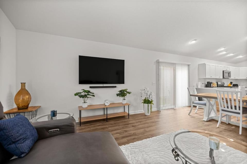 Cozy 2BR Near Eastport Town Square & Middleton House in Wildwood