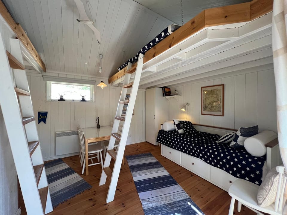 Bed, Photo of the whole room, Bedroom, bunk bed