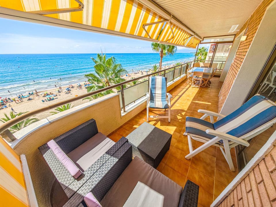 LITORAL COSTA DORADA Les Columnes - Only families Apartment in Salou