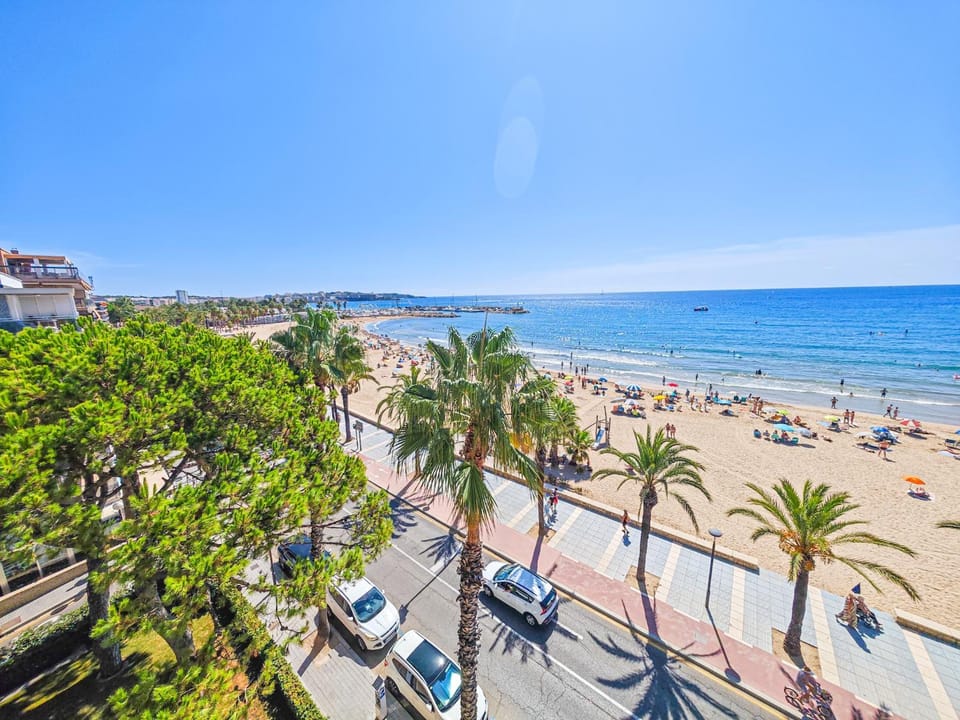 LITORAL COSTA DORADA Les Columnes - Only families Apartment in Salou