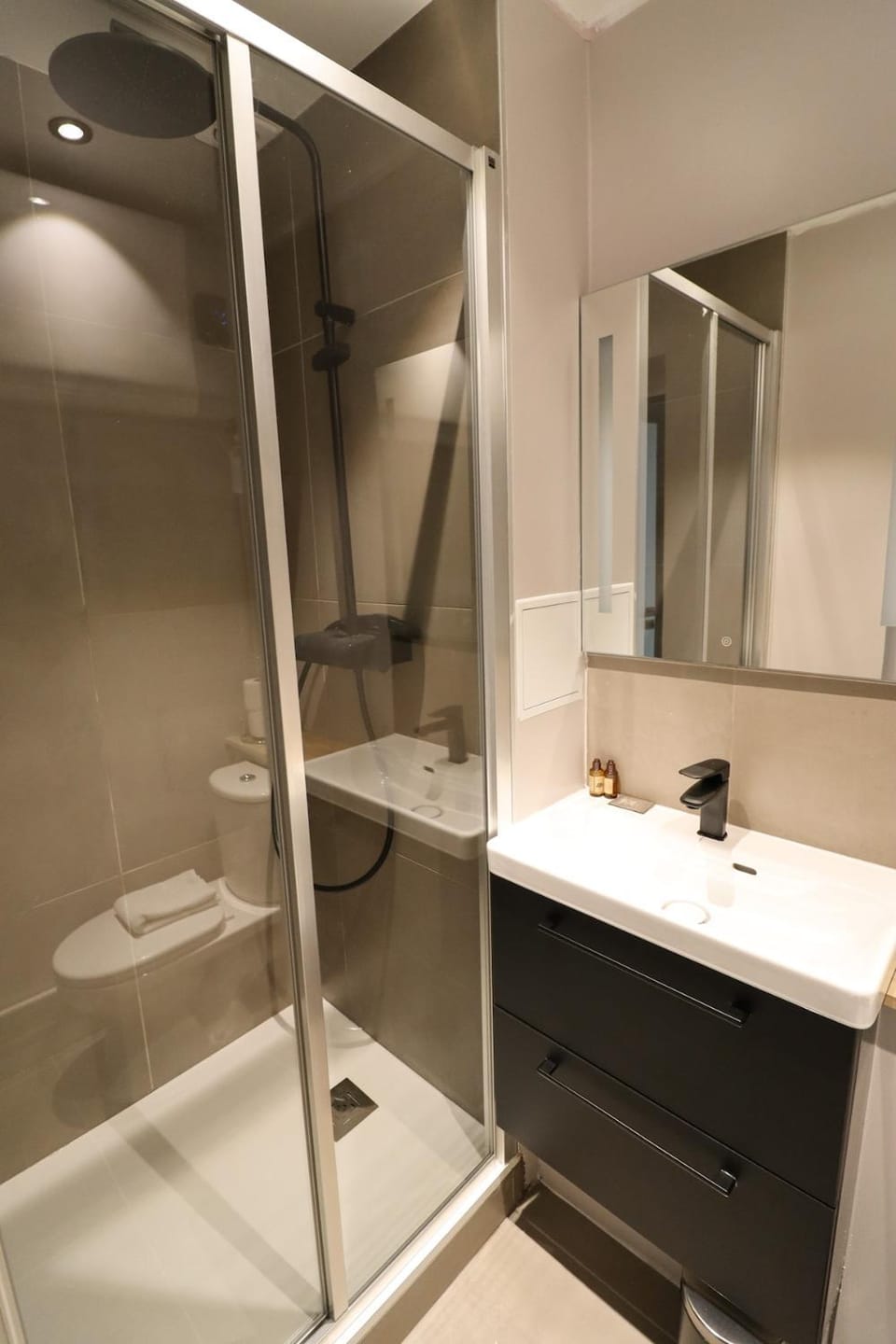 Stylish Studio Close to the Eiffel Tower Apartment in Paris