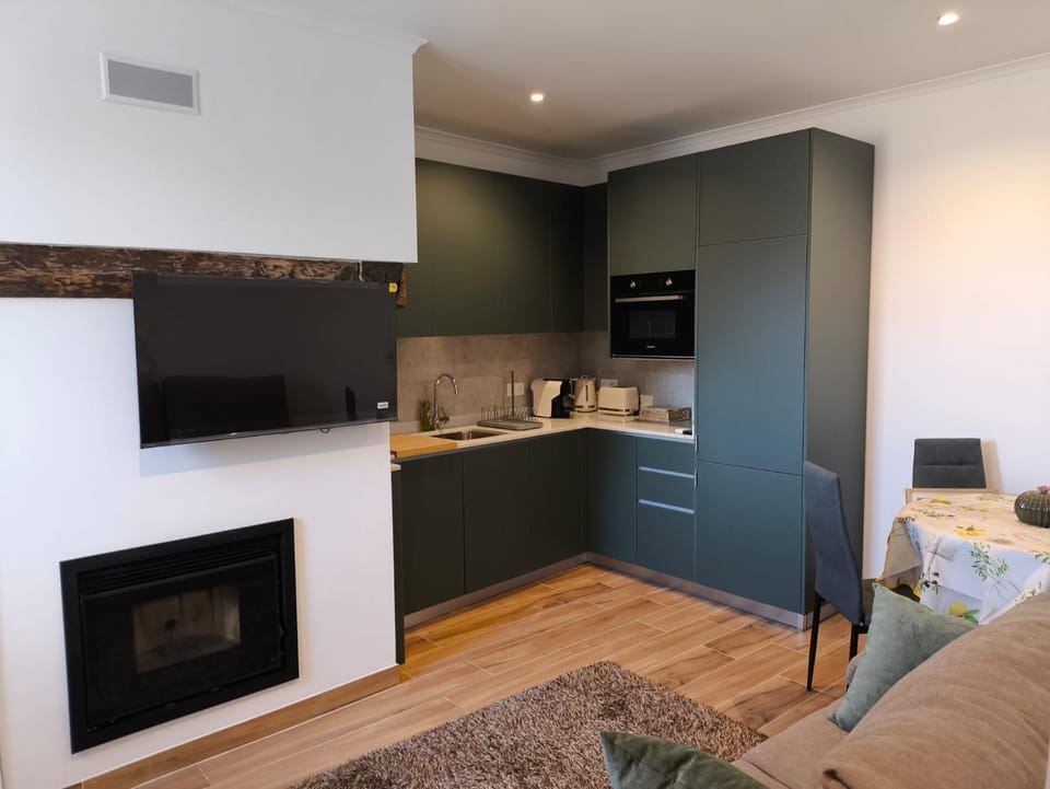 TV and multimedia, Kitchen or kitchenette, Living room