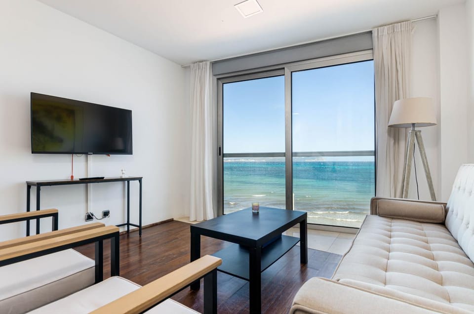 Communal lounge/ TV room, Living room