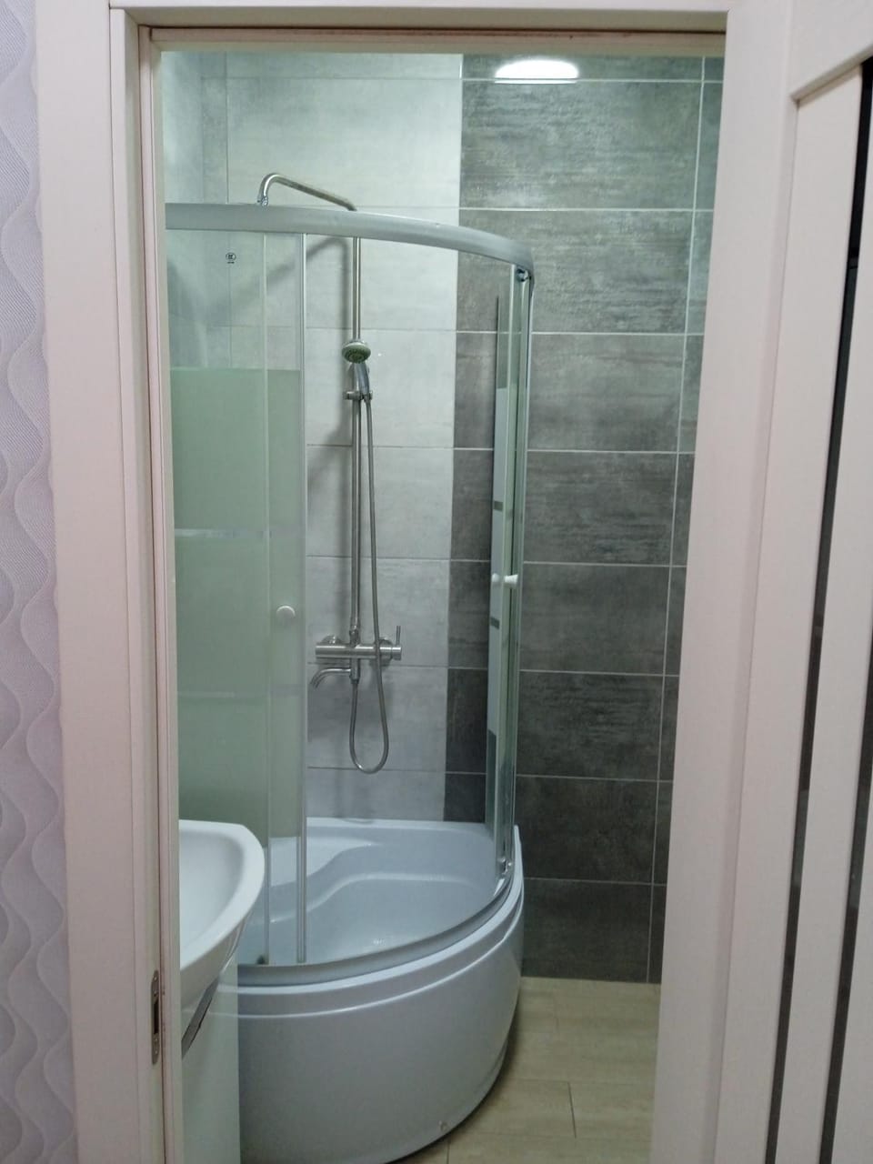 Shower, Toilet