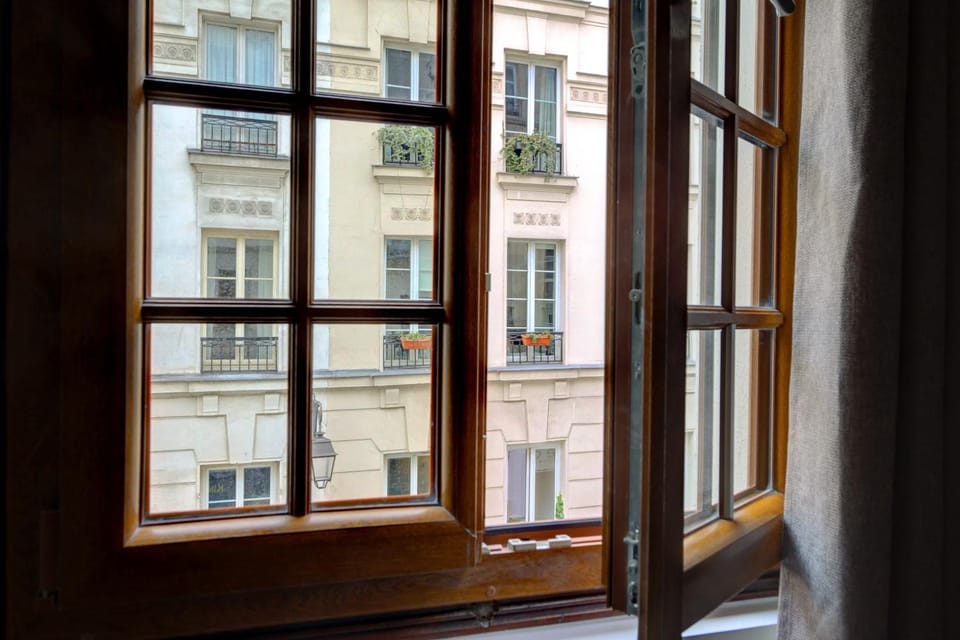 Bright apartment in Le Marais Apartment in Paris