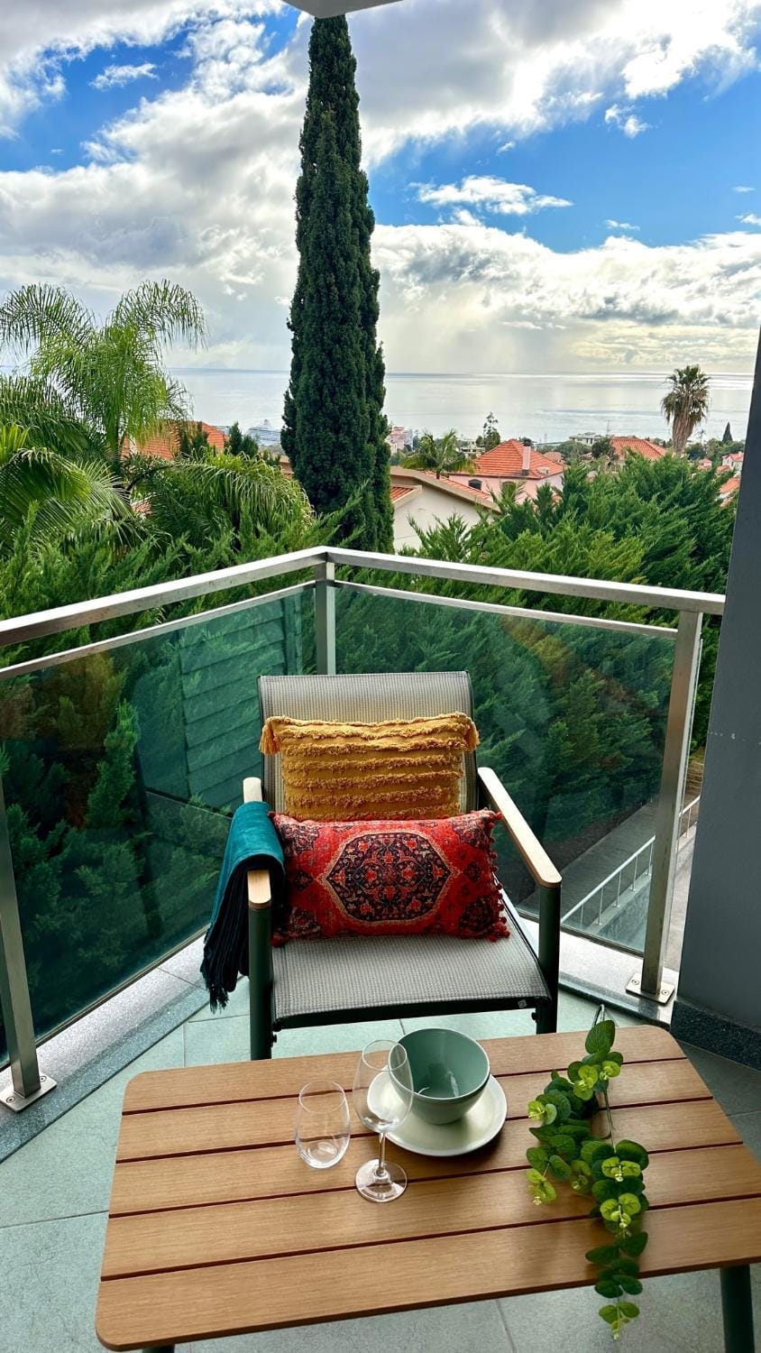 Ocean View Oasis Funchal with Parking Apartment in Funchal