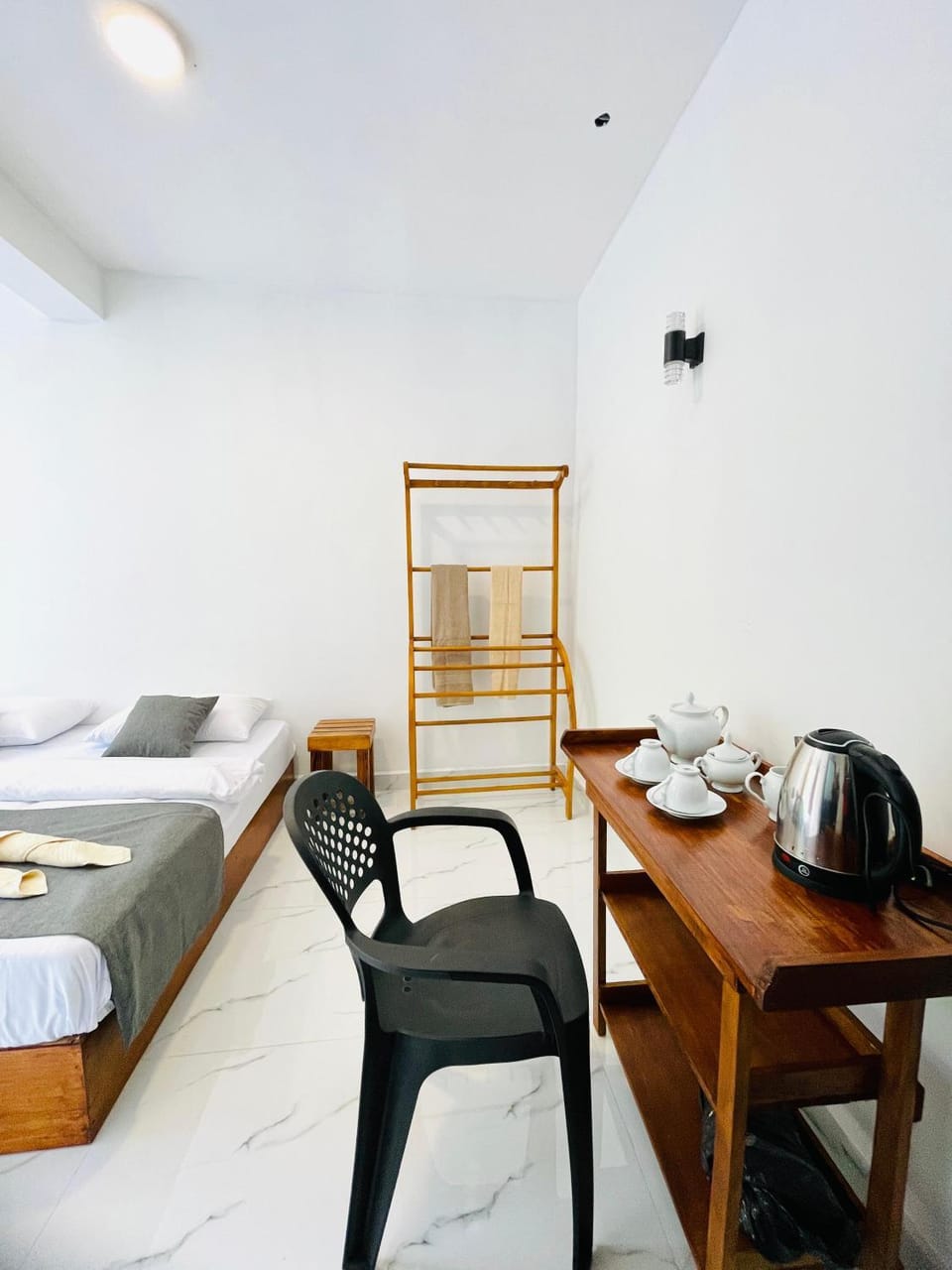 Bed, Living room, Photo of the whole room, Bedroom