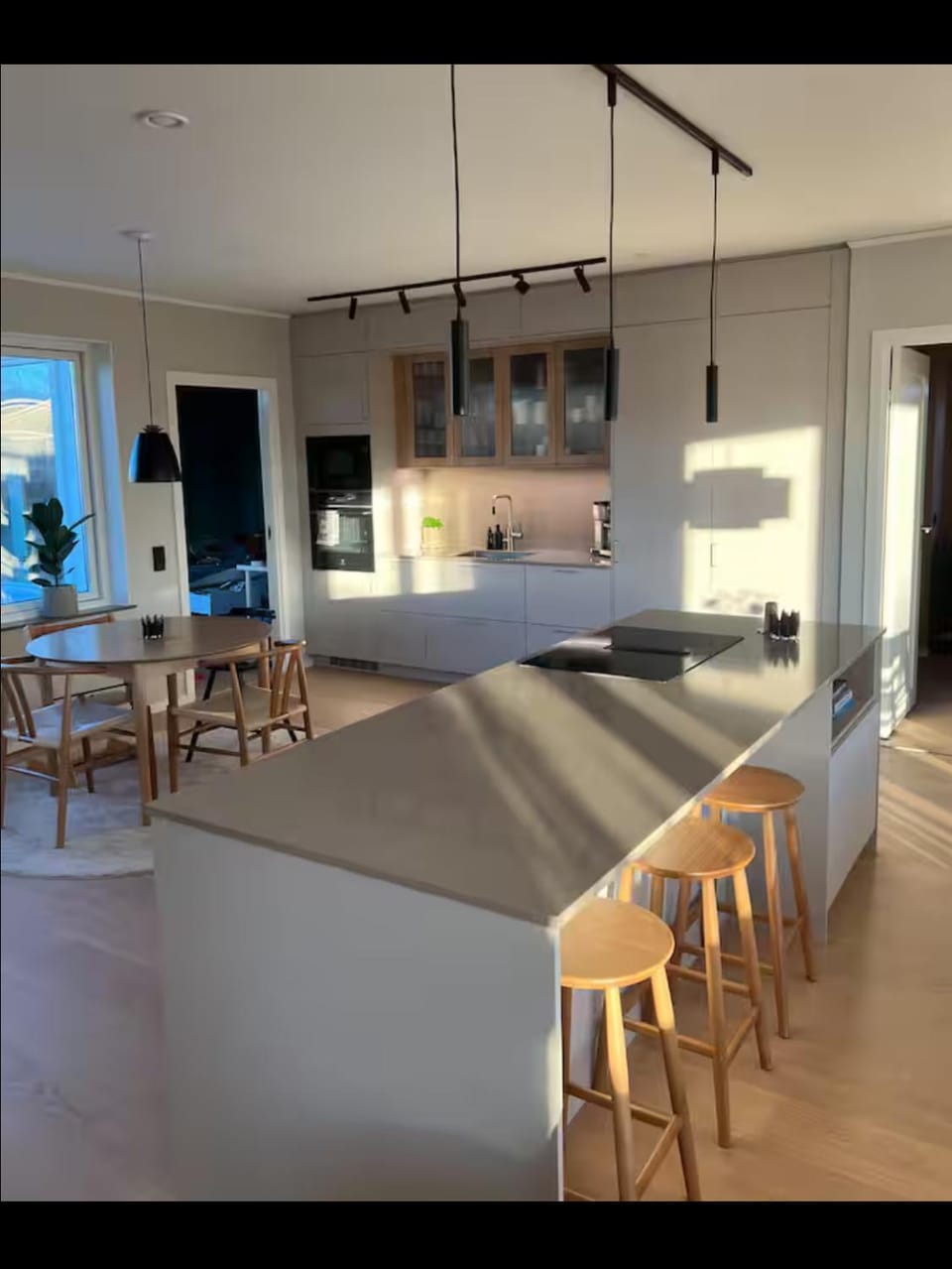 Dining area, kitchen