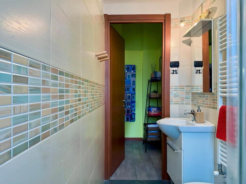 Spacious Home 8 Mins by Metro to City Center Apartment in Genoa