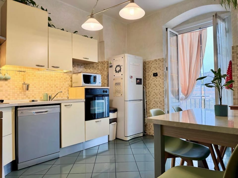 Spacious Home 8 Mins by Metro to City Center Apartment in Genoa