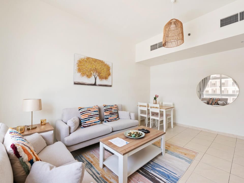 Prestige Urban Escape 2BDR In La Fontana Apartment in Dubai
