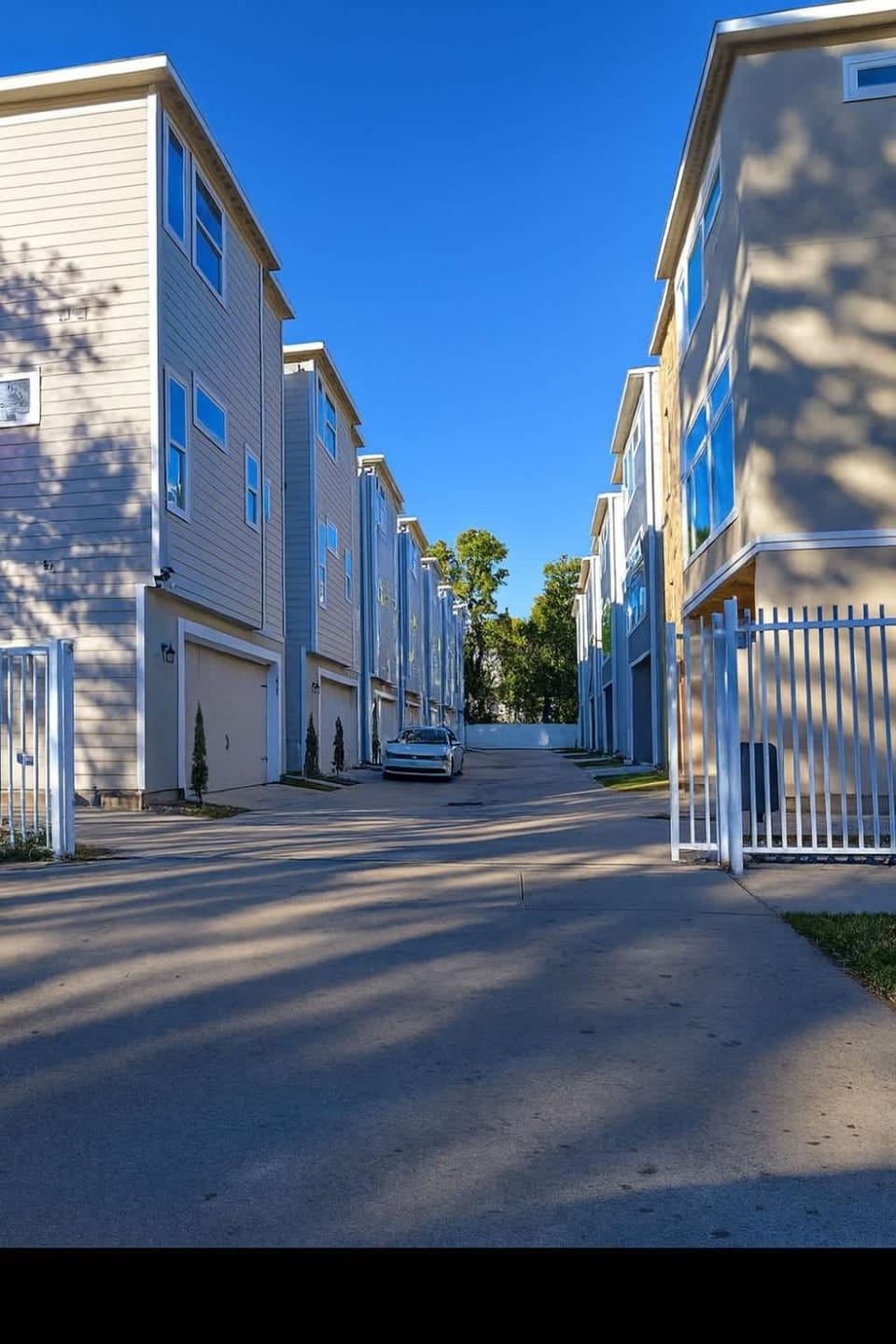 Luxe Stay Gated Parking Fast Wi-Fi Downtown House in Houston