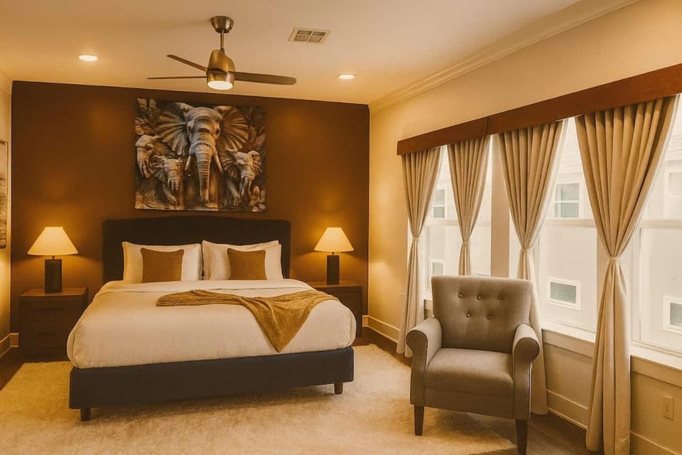 Luxe Stay Gated Parking Fast Wi-Fi Downtown House in Houston