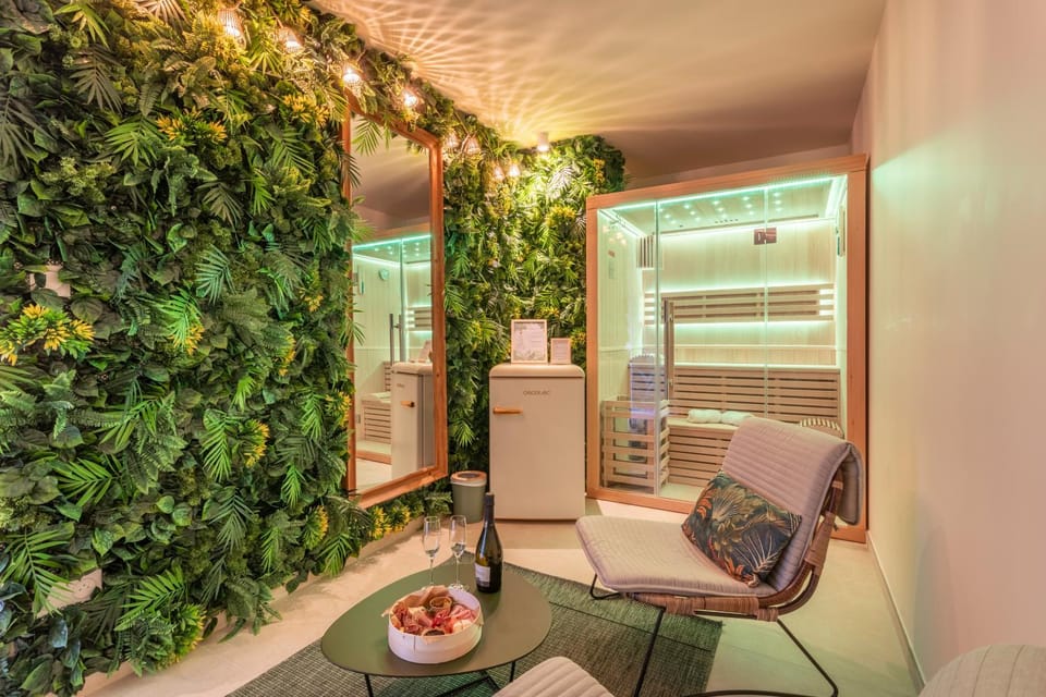 Loveroom Emeraude Spa Détente avec Balnéo Double & Sauna Apartment in Gémenos