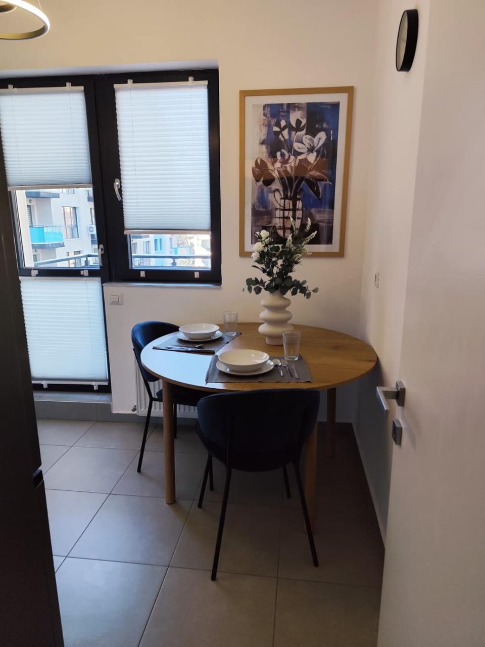 Kitchen or kitchenette, Seating area, Dining area