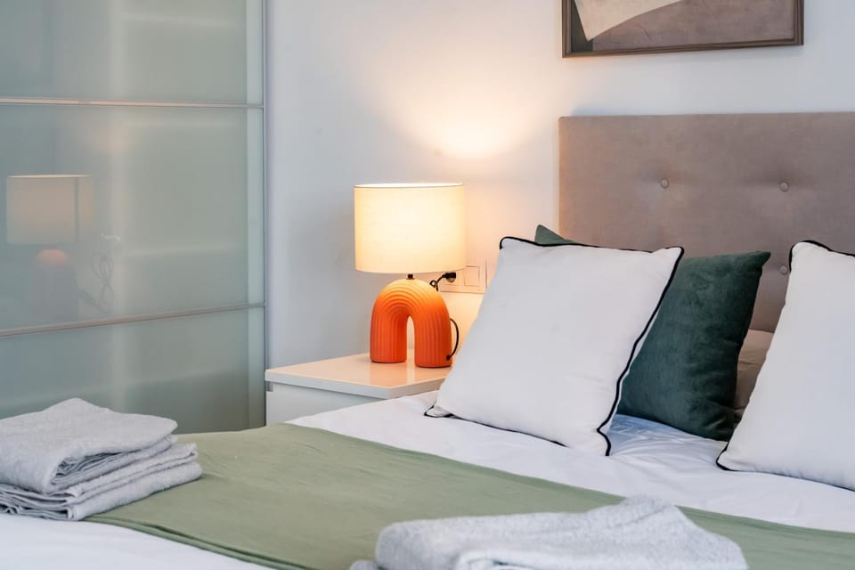 Bed, Photo of the whole room, Bedroom, wardrobe, air conditioner