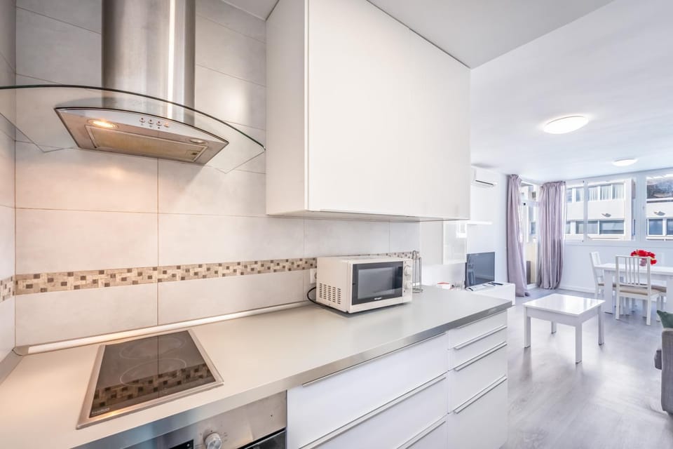 Coffee/tea facilities, Kitchen or kitchenette, dishwasher, microwave, oven, stove, washing machine