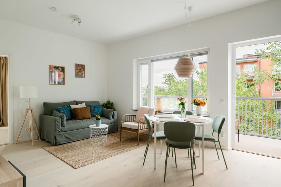 Fresh, Modern Living in a Beautiful Solna Area Apartment in Solna