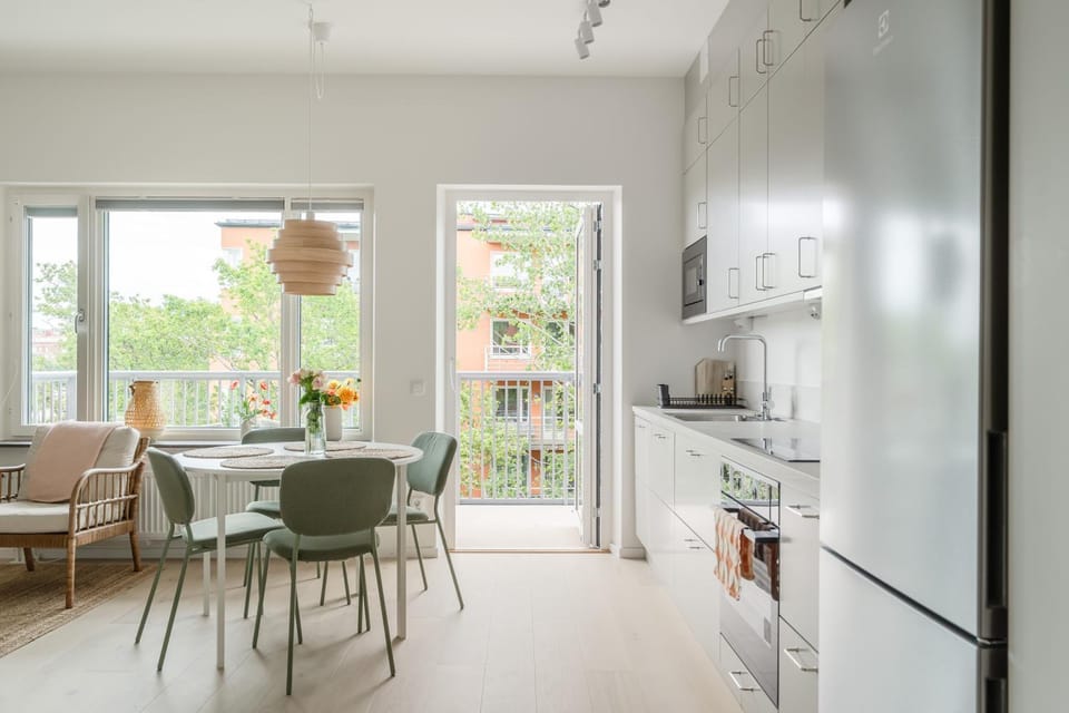 Fresh, Modern Living in a Beautiful Solna Area Apartment in Solna
