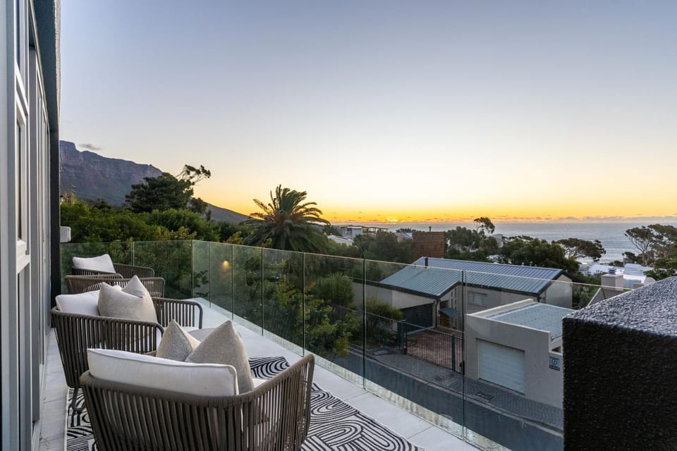 Ottawa Grand Camps Bay - 18 Sleeper, Pool, Spectacular Views Villa in Cape Town