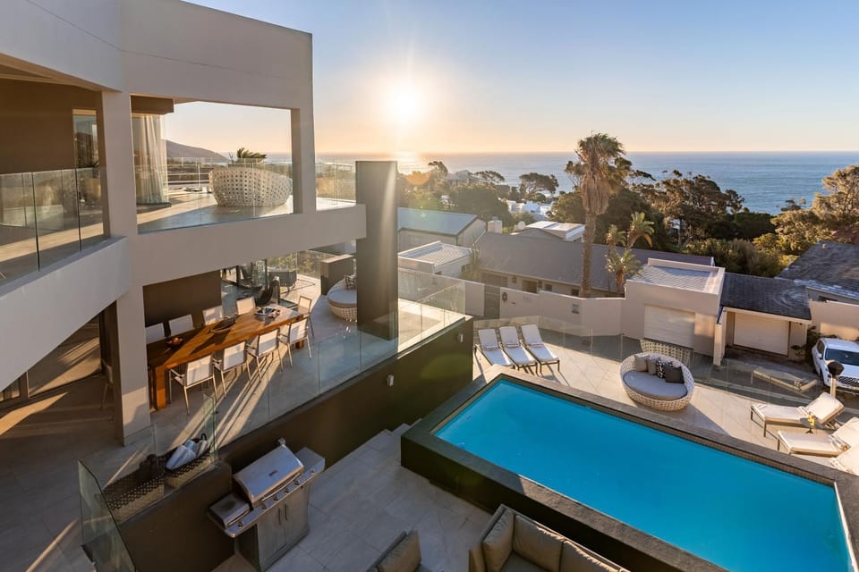 Ottawa Grand Camps Bay - 18 Sleeper, Pool, Spectacular Views Villa in Cape Town