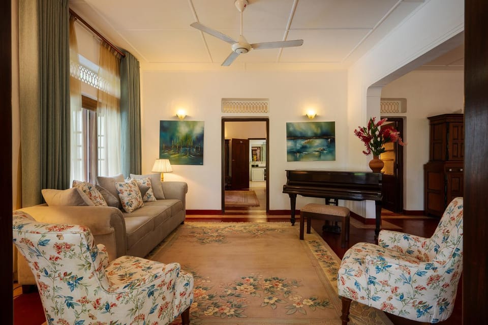 Living room, Seating area