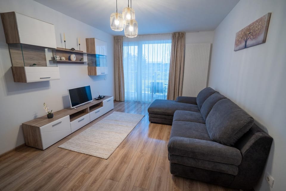 Communal lounge/ TV room, TV and multimedia, Living room, Seating area, Evening entertainment