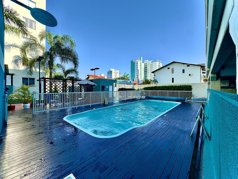 Day, Swimming pool