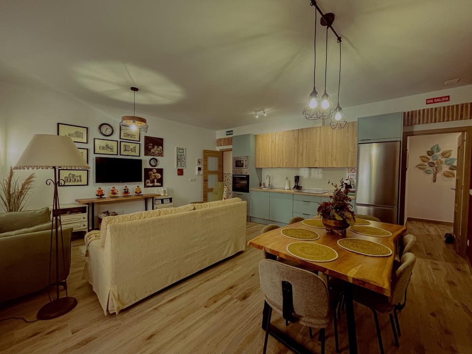 Communal lounge/ TV room, Kitchen or kitchenette, Dining area