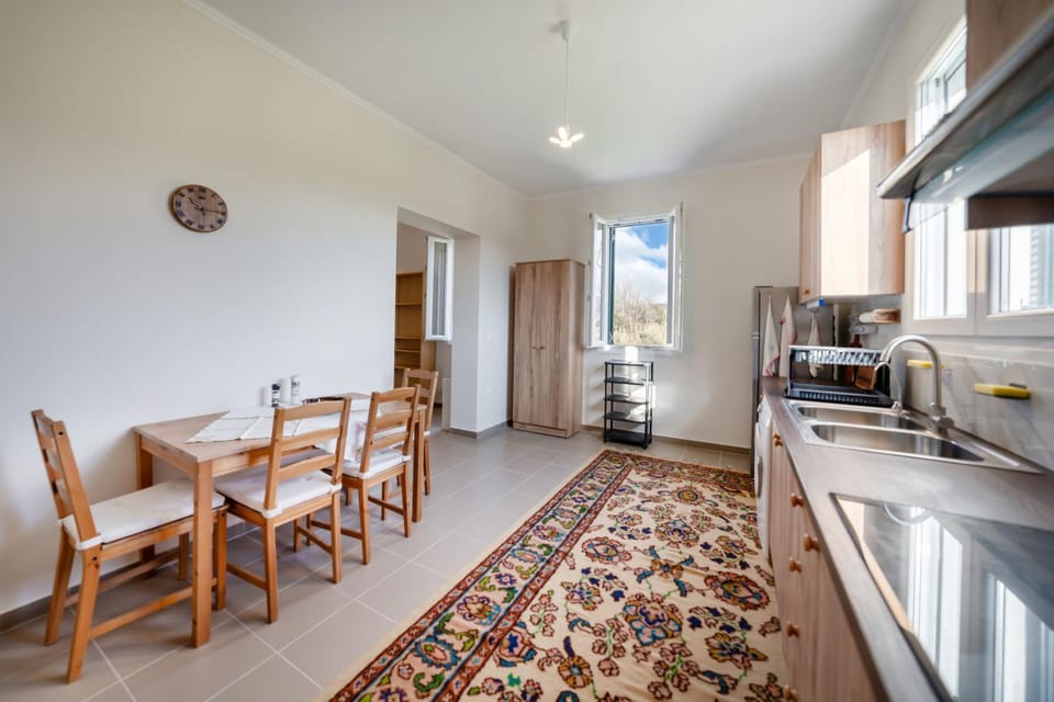 Property building, Kitchen or kitchenette, Living room