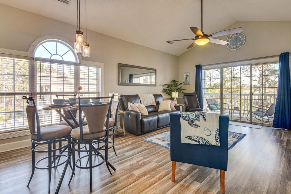 Golf, Gamble & Fish! Condo w/ Pool in Little River House in Little River