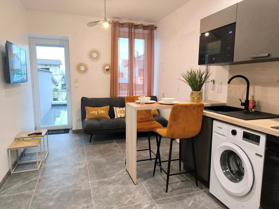 Le 101 -T2 avec terrasse, commerces & gare à pied Apartment in Auvergne-Rhône-Alpes