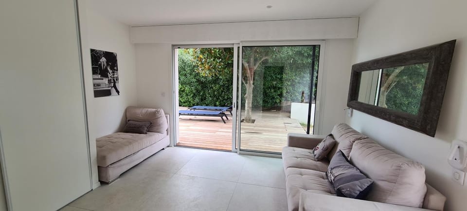 Escapade méditerranéenne, villa 3 étoiles entre mer et nature Villa in Cavalaire-sur-Mer