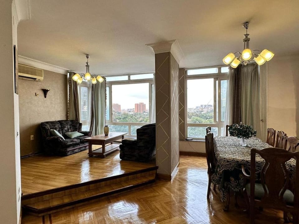 شقة فاخرة علي النيل بالعجوزة Apartment in Cairo
