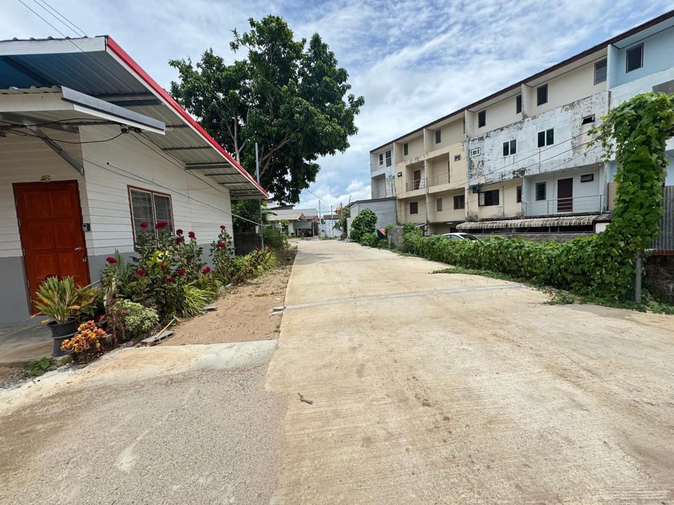 Property building, Day, Neighbourhood, Street view