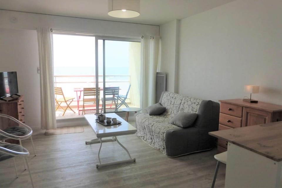 SG330-002 Appart studio - cabine 4 couchages SAINT GILLES CROIX DE VIE Cabin in Saint-Gilles-Croix-de-Vie