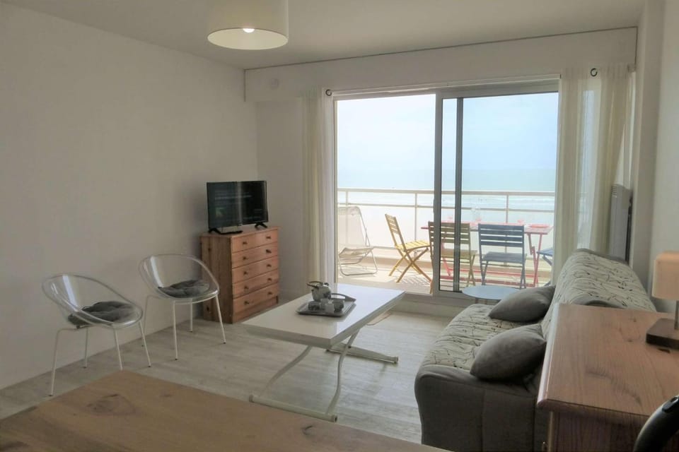 SG330-002 Appart studio - cabine 4 couchages SAINT GILLES CROIX DE VIE Cabin in Saint-Gilles-Croix-de-Vie