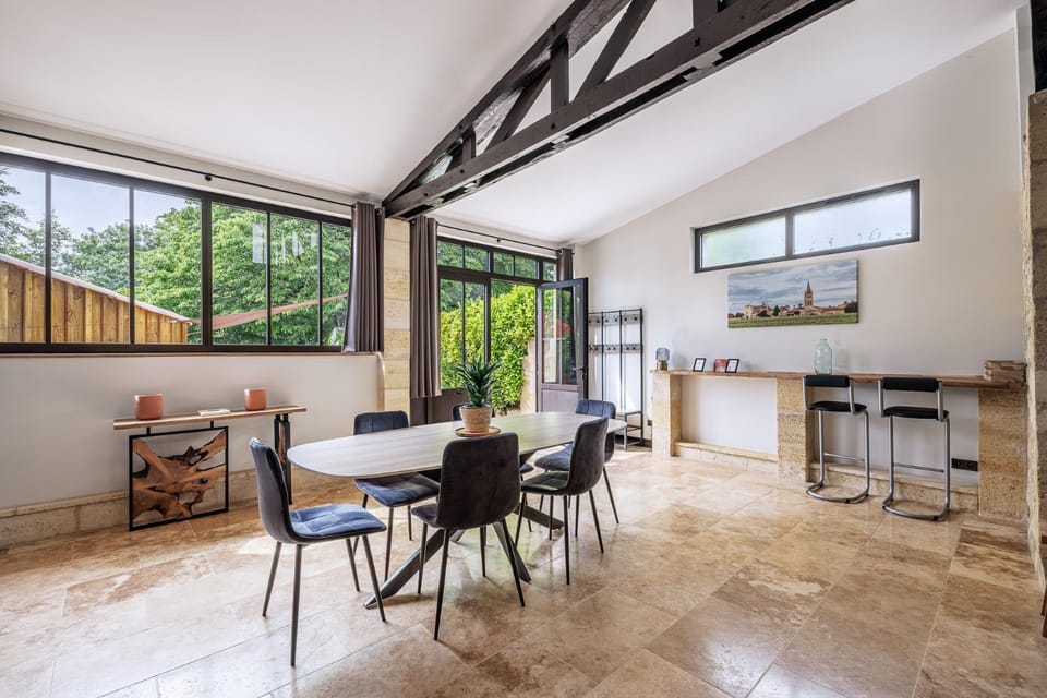 Charmant atelier climatisé avec jacuzzi et parking privé House in Nouvelle-Aquitaine