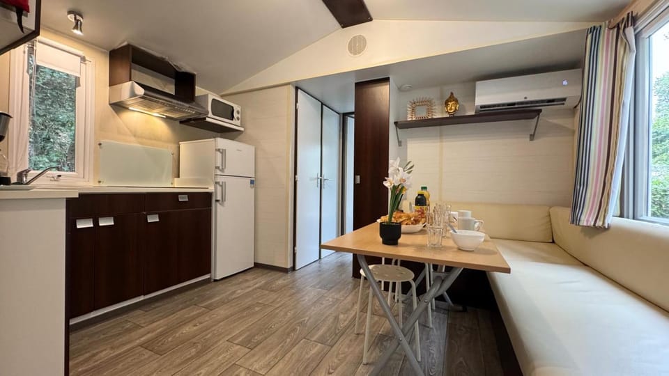 Cosy mobil-home wifi clim Campground/ 
RV Resort in Cagnes-sur-Mer