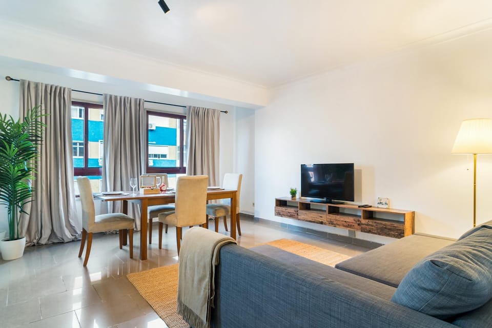 Communal lounge/ TV room, TV and multimedia, Living room, Seating area, Dining area