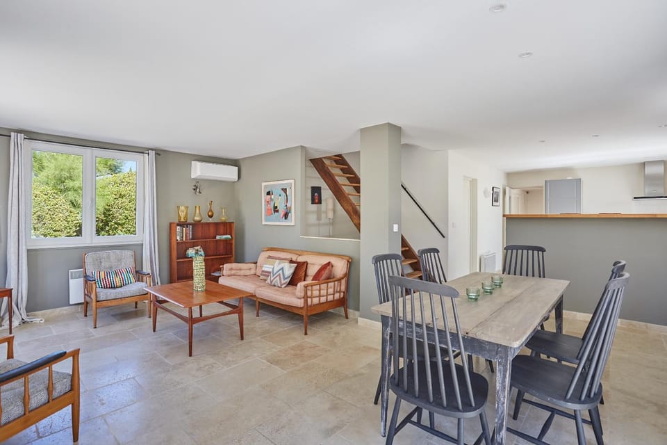Seating area, Dining area