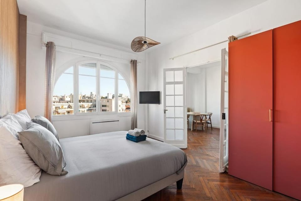 Elégance Juan Les Pins 6e étage ascenseur Apartment in Antibes