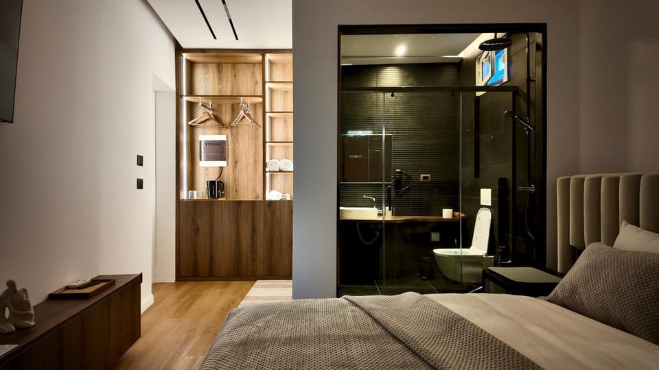 Fivenco Suites - Private Suites w King Bed Modern Apartment in Tirana