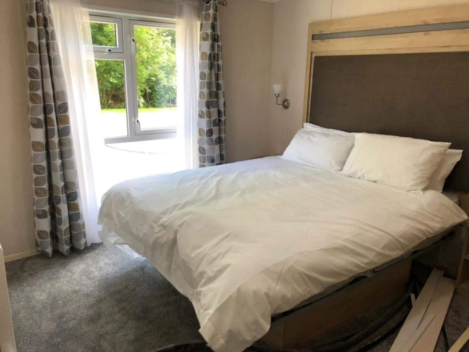Bed, Photo of the whole room, Bedroom, Garden view